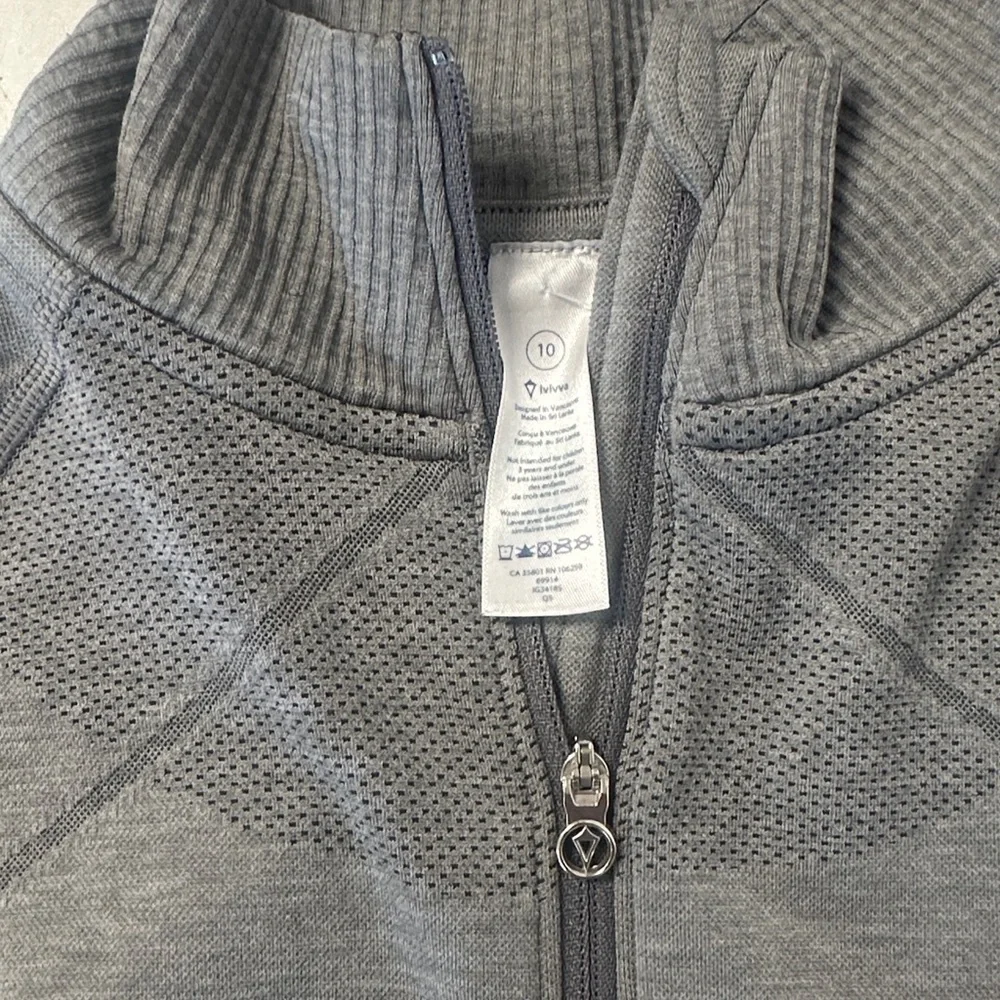 Ivivva Swiftly Tech 1/4 Zip Pullover Ombré Gray 10